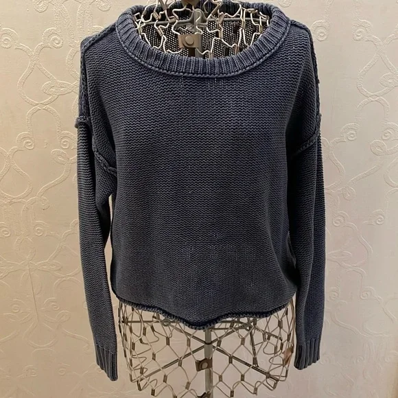 American Eagle Blue Cropped Crew Neck Sweater - Picture 2 of 9